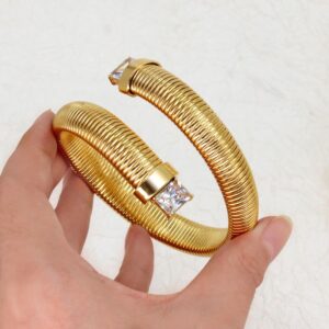 Pulsera elegante gold and white color / estilo emperatriz