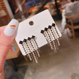 Aretes circonita negra