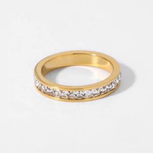 Anillo diamantes en borde talla disponible 7-8-9 / Acero inoxidable con capa en baño de Oro 18k