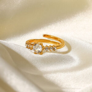 Anillo Ajustable diamantes costados / Acero inoxidable con capa en baño de Oro 18k