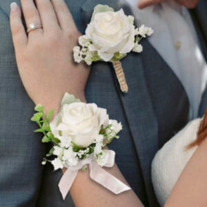 Conjunto flor de mano y accesorio para novio evento especial color crema / estilo 3