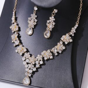 Accesorio set elegante cadena y aretes white and gold