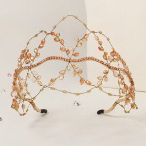 Corona con borde ovalado con diamantes color gold